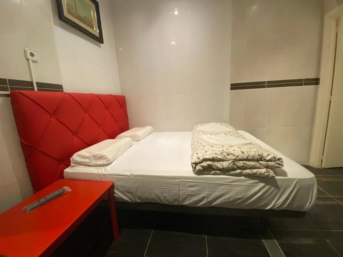 Hostal Granvia 628 Barcelona Hostel